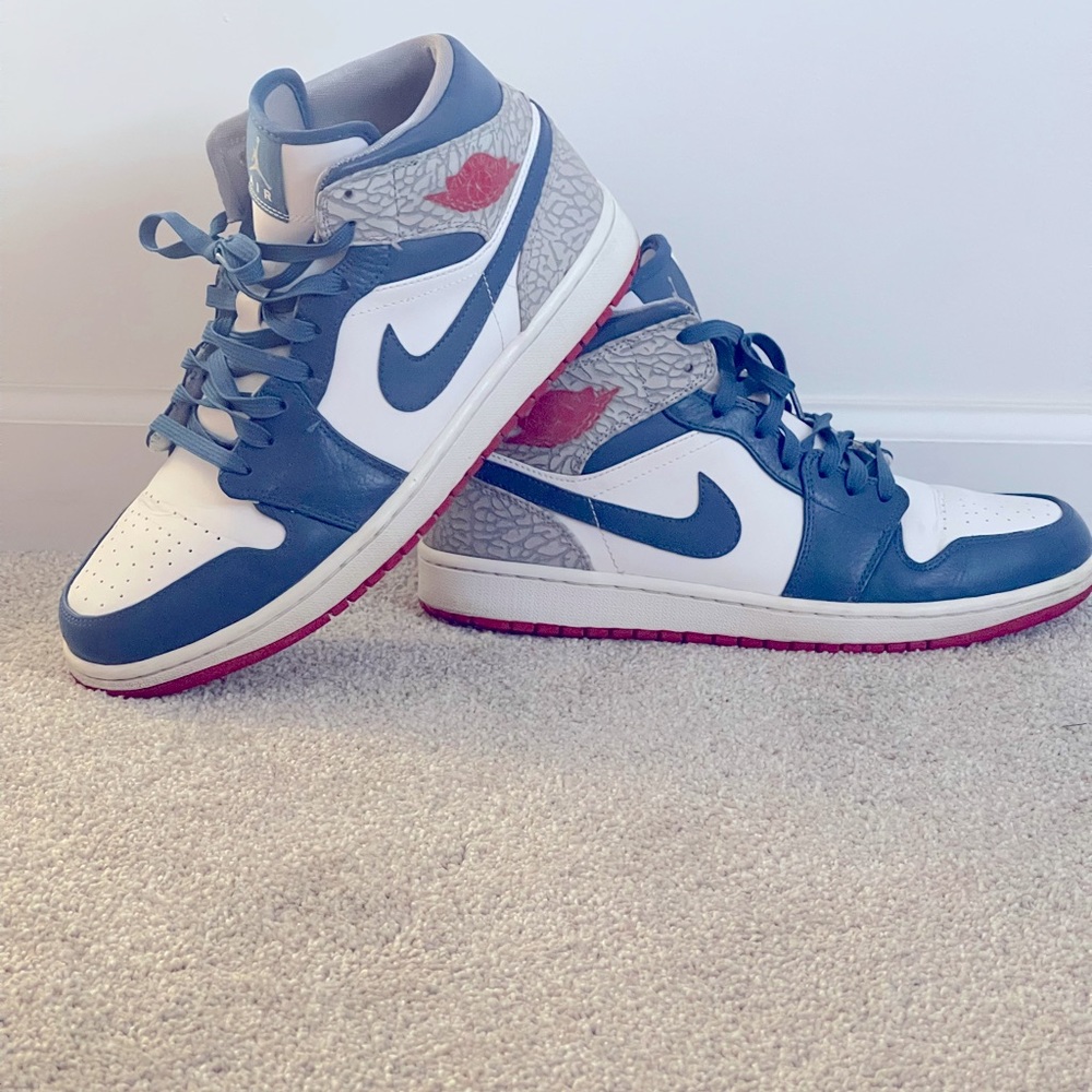 Air Jordan 1 Retro Mid True Blue size 10.5 🔴🔵⚪️